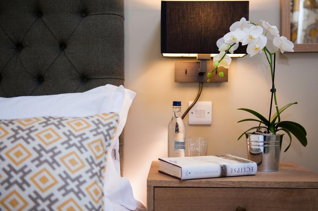 The White Hart, South Harting Hotel Petersfield Room photo