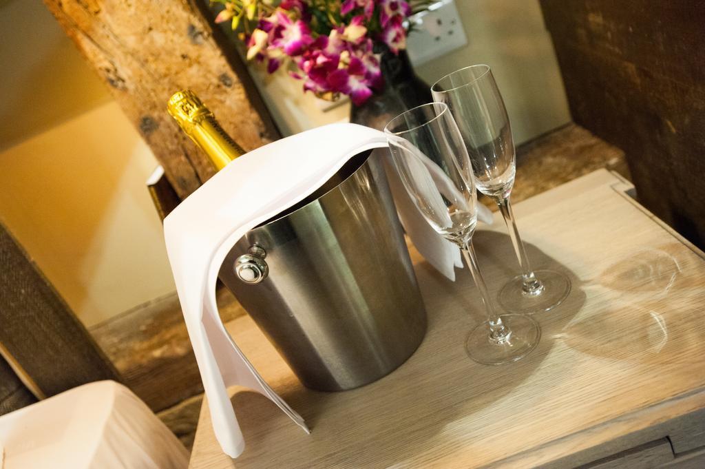 The White Hart, South Harting Hotel Petersfield Room photo